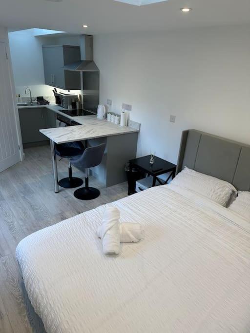 Whitsun Studio - Brand New Listing! Бристоль Екстер'єр фото