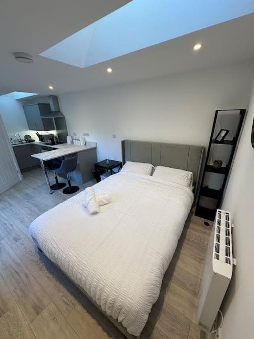 Whitsun Studio - Brand New Listing! Бристоль Екстер'єр фото
