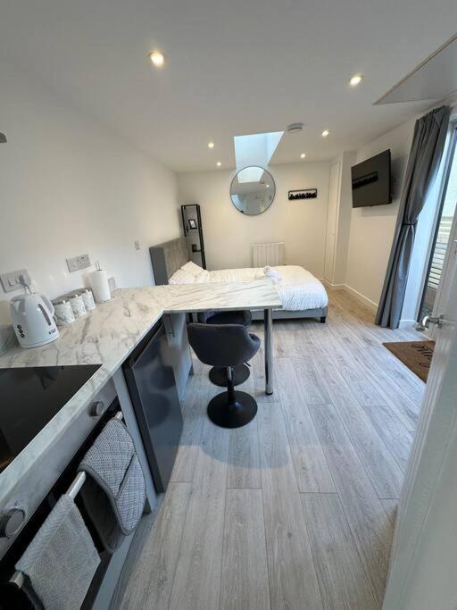 Whitsun Studio - Brand New Listing! Бристоль Екстер'єр фото